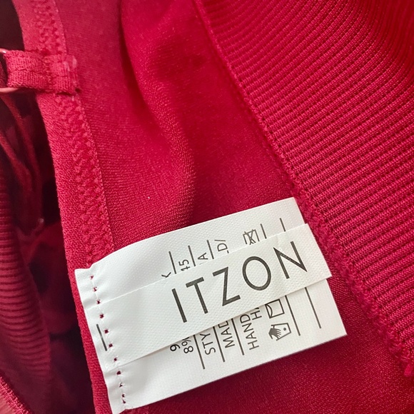 Itzon Strappy Red Sports Bra LARGE/EXTRA LARGE - Picture 3 of 8